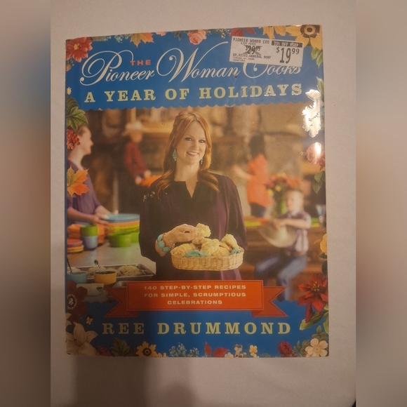 The Pioneer Woman Cooks: A Year of Holidays - Blue and Red Cover - Picture 1 of 4